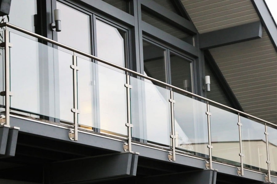 Different Kinds Of Glass Railings And Their Advantages