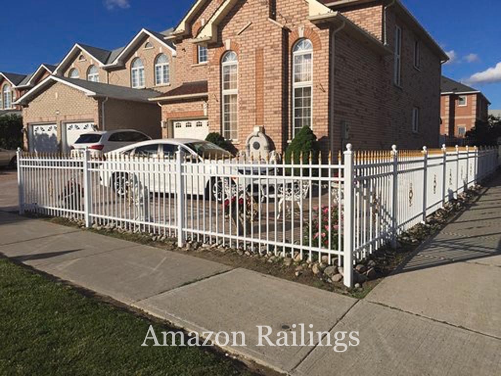 Why is Aluminum the Right Choice For Picket Fence?